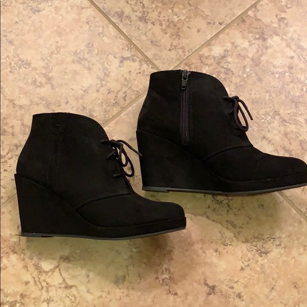 🍍3/$25🍍 Sz 7 Black ankle booties